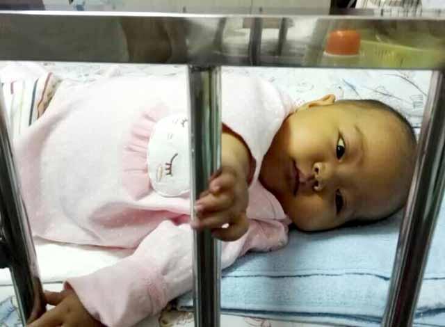 ���ǣ��ոճ�������Ķ���������Ϊ���㱻�ͽ�����������������ʼ��ÿ�������Һ�����ӣ���������ҽ�ƴ�ѧ��һ����ҽԺס�˰��죬������7000��Ԫ�������������ˣ��ټ��ϼ������˵Ĵ�ͳ�������С���ӻ�����������ȱ�����һЩ����Ȼ���˻ƣ����ǰְ������Ѷ�����ҽԺ�ӻؼ��ˡ�