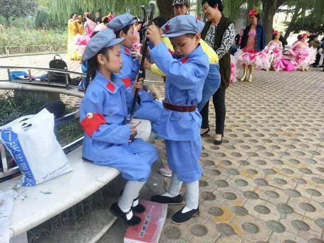 ���ֵ��Σ�����������������ѿ������������������������磬һ��������ȥ����λ�׷����˺�һ���쳤���20��ä����ͯ�����ǵ�δ�����ú�ȥ�δӣ����϶�ͯ׷�εļ�������ʹ�͹¶�&hellip;&hellip;������Ϊ�����ˣ������������ס�