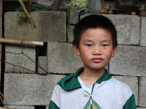 ���л������������2���ʱ�������������ְ��ڹ����򹤣�������ֻ��ά���Լ���������������үү���̹�������ǹ��ݴ󷽶Խ����������ѧ�ԣ�������Сѧ���꼶���ɼ�һֱ����ȫ��ͳ����һ����