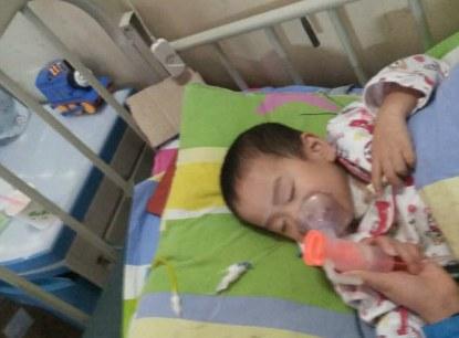 ���������������죬���º�����ʹ���̣�����ÿ����ʹ����ͣ�Ľ������衢�ְ֣���ʹ����ʹ���������ˣ�����һ���������棬һ�����Ű�ο���ӣ�˵��һ��ͺ��ˣ�ÿ�춼�����ظ��ţ�������Ϊ���ӵĲ����㲣�����Ҳ��110����96���ʱ���ú��ӿ����Լ��ޣ�ʵ���̲�ס����ֻ��·��ҽԺ������͵͵�Ŀޡ�