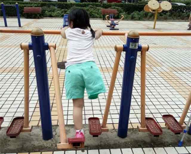 2016���´��ѽڸչ������ϺͰְ֣�үү������һ��ɽ���񹤣����ڹ�����ˣʱ���ұ��������͸ֽ�ĵ������������������صĸֽ�����ĸ����ڹ�����н����Եó����������������Ľ������֣�����Ĵ�С���ϵ�������ѹ���������������Ժ��������������Ѿ���Զ��ʧȥ���Լ������ȡ�