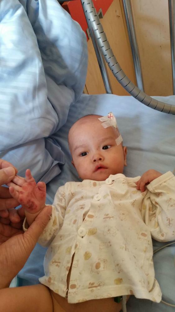 ��Ϊ����ѪС����ͣ��������ཱུ�С�����Ѿ��в�����֯��ʼ������������ֻ����ôС�����мҾ��Ǻ���ͨ��ũ���ͥ��ƽ����ְ��ڼҾ߳��ϰ࣬�����չ˺��ӡ�