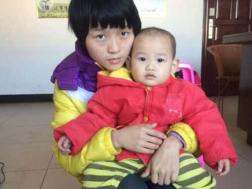 �������磬С���̱���Ȼ���ת���˹㶫ʡ���ױ���Ժ��ҽԺȷ��Ϊ&ldquo;�����Ը��ű�����������ˮ����������δ��&rdquo;�������Ͻ����С���̵ĸ�ĸ�е�ǰ��δ�еĳ�ʹ��С���̵��㶫���ױ���Ժ�ĵ�3�죬��ĸ�������轻�˵�һ�ڵ�������5��Ԫ������˵�һ��������