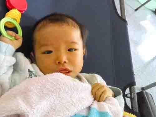 �ոհ˸��µ�С��𩣬�������ں�������ũ�壬2015��6�£������ʸ������������������죬������ȫ����Ⱦ��С���ƣ�����ҽ������ȥ�ƿڷ�Һ�����ӣ�����ʮ����󣬽��ȫ�����ǻƻƵģ��ٴδ�����ȥ��飬ҽ��˵��ַ�ҩ���Ҷ�ɹ̫���ͺ��ˣ�����̫��ɹ����ʮ���죬���������Ǹ�С�����ޡ�