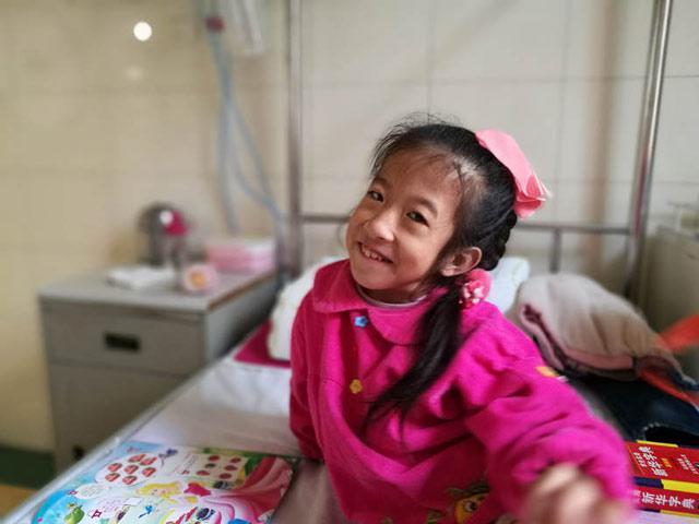 �������ױ�ͬ�亢�Ӹ�ͷ������С����������Ҳ�ܲ������ð��������Ȼ֫�����вм������������ر������ϲ�����鳪�裬��Ϊ�������Ա����Լ�ֻ��͵͵�ĳ��裬������������������������ʱ���Լ�����İ�����������������Ȼ֪������Ҫ����ʹ�࣬�����������������������Ժ�ͬ����һ����һ����ѧ��