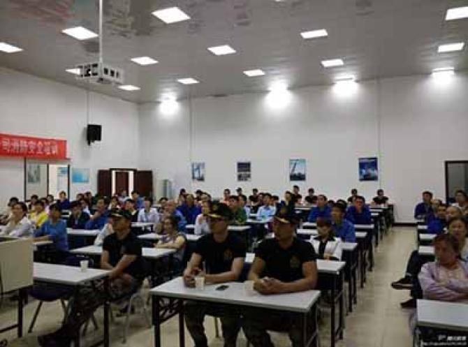 ���������幤���������������������ٱ��������Է���֯�ģ������ڲ���200������������ٱ�������ӵ����������רҵ֪ʶ���Ӷ�ʹ���ڽ�������֪ʶ������������ѵʱ����Ȩ���Ժ�רҵ�ԣ�����һֱ����&ldquo;Ҫ�Ͳ���ѵ��Ҫ��ѵ��Ҫ��ÿһλ������Ա����������ѧ�������Ծȼ���&rdquo;��