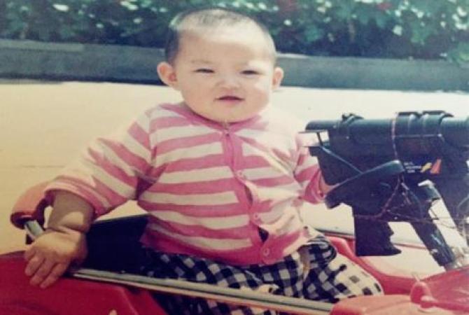 ЦЦ�ڲ��鷢չ����ǰ������С����һ����������������˺��档���Ų���ķ�չ����Ц�������ٰ����ա����Ǵ�ЦЦΪ���������Ƭ�кò�����ѡ����һ�źͰְ�����ĺ��ա�