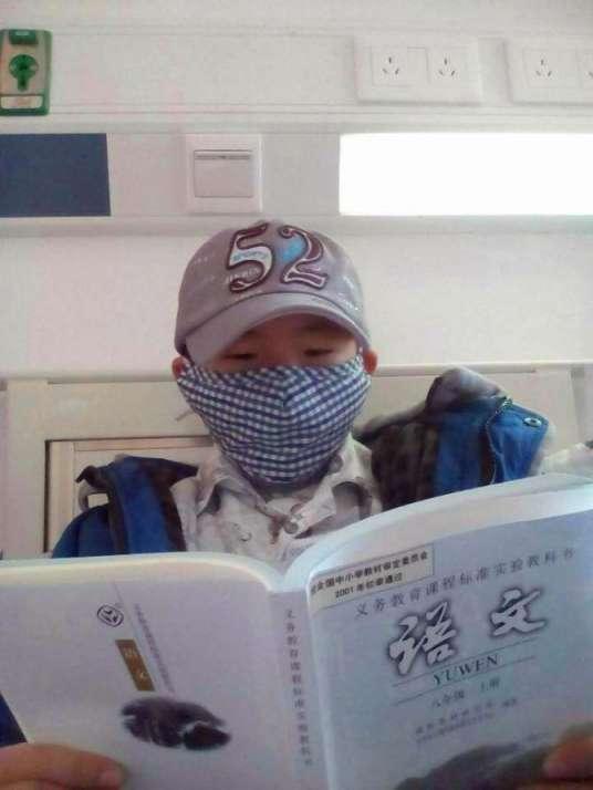 ���ӽ��ѿ��룬�տ�ʼ����ʱ��û�и���ʵ˵����С�����������Űְֵ����ʣ�&ldquo;�ְ֣��Ҽ�ʱ���Գ�Ժ����ʱ������ѧ����ʱ���Ը�ͬѧ��һ���氡��&rdquo;��Զ��ӵ����⸸������ֹ��ס�����ݺᣬ����˵�ְְ����ˣ���������ϲ���ְ��ˣ���Զ������۵�С������ֻ��˵��&ldquo;���ˣ��������۵Ĳ����Ͼͺ��ˡ�&rdquo;����ת��ͷ�ܻ��������棬��Ϊҽ��˵���ӵĲ������ͺܺ��������������Ҳ��Ҫ���������ʱ�䣬����Ч��ȴ��һ���ܱ�֤������������Ĵ��㡣