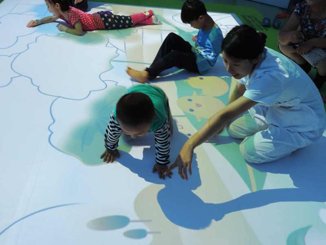 ����һ��&ldquo;���������˫��&rdquo;��Ů�������鱸�����Ĺ�ע�����о�������ʹ��Ϊ�˲�Ӱ�첡���ϵĸ��ף���ÿ�����������˫�ŵ�ʱ����ѡ���˳�Ĭ����Ϊ������ʿ����ҵ�İ�����������ҽԺICU�������ơ�������һ���ĺ��ӻ��߳��˻��кܶ࣬�����ñ������ѡ����ѹ���Լ�����С�