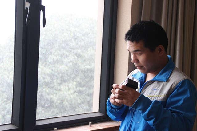 &ldquo;û�취��ƽʱ���˰�Ҳֻ�������㲥������Ҳû�취��û���ʵĵط�ȥ��&rdquo;&ldquo;ϲ�����裬�����߼��䣬��������������ѧϰѧϰ���о��ر�˧������&hellip;&rdquo;С��һ����ʰ����һ�߸�̾�ţ�&ldquo;ȷʵû�취������լ�ţ��ǳ���Ӵ������������������и����������ȥ����������ѧ���ᣬ��Ҳʮ��֪���ˣ�&rdquo;