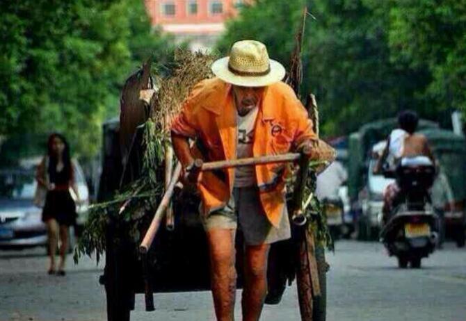 ���Ƕ���һЩ�������ˣ���Ӧ���������꣬��Ϊ�����Ŭ���Ĺ����ţ�Ϊ�����ṩ��ñ��ˮ����ë��������ҩ�Ȼ����ķ�����Ʒ������Щ��ɾ����ˣ��ÿ��ȵ���������������������һ��ӡ�ǣ������Ǳ��ﾴ�⣬ͬʱ������֪������������������˶��ڹ������ǣ�Ҳ���������ҹ�ע�������ˣ��������ǵ��Ͷ���