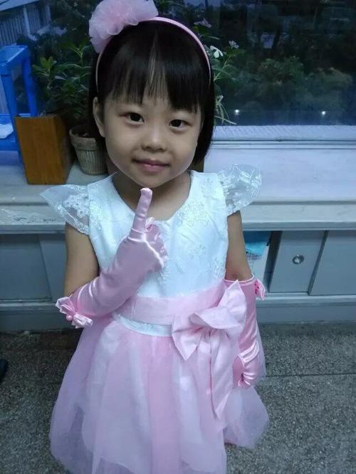 ��Ѽ��Ǹ����ù��ɵĺ��ӣ���С�������£�ϲ���������裬������ʦ��С���ѵ�ϲ����Ȼ����ħȴ����Ů�������޾���ʹ��ͼ尾��