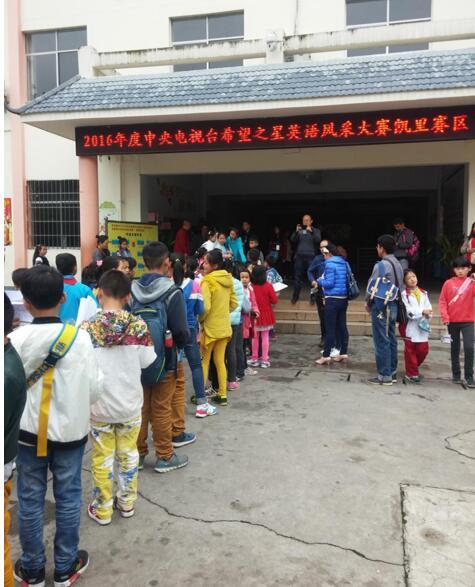 ����ʡ�����п������ƺСѧ���ǲ��ƻ�������ѧУ֮һ��ѧУ4�꼶��Ӣ��ֱ�����������Ͼ��Ľ�������ʦ���ڡ�����һѧ�ڵ�ֱ���Σ��������Է������Ӣ��ѧϰС�飬����6��ͬѧ�����μ�������ϣ��֮��Ӣ������������Ǵ����Կ��ڵ�����ѧϰ������������������Ƕ���Ŀ��õĿ϶���