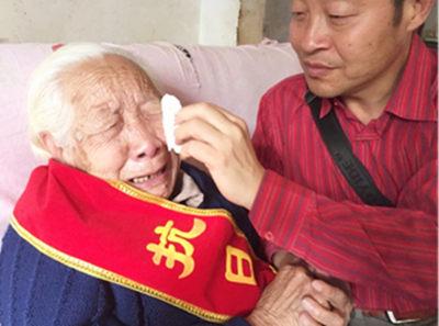 2��־Ը���Ǵ��Ͻ�����練�ȥ���ϱ�Ф�������ˣ��������յ���һ������ʱ�򣬺�����ޣ�����֪����һʱ����̫���ˣ������Ƿ����ϱ����Ͽ��ϱ����������������ϱ���Ҫ����һ�������ϵİ������Ͽɡ�־Ը��Ϊ�ϱ���ȥ��ˮ��