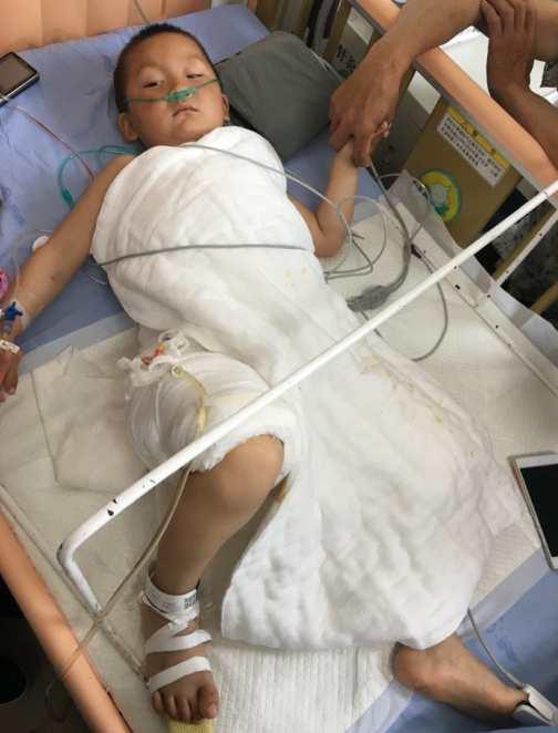 ���°ְּͺ갲���䣬5��1�����磬�����ڼ����ũ�ͻȻ����&ldquo;��ͨ&rdquo;һ���������ž��Ǻ��ӵĿ޺��������������������¾�Ȼ�����˹��̵���ʳ�����ǰ��һĻ���������ε�����ʲôҲ�˲����ˣ���æ�������̳������ѵ����ϵ��·�����������ʳ���¶�̫�ߣ����µĲ���Ƥ��ճ���·�һ����¡�