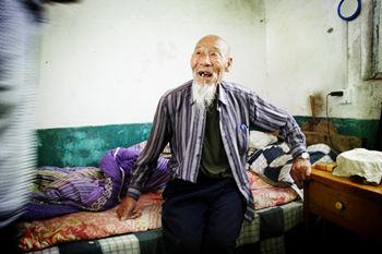 1����ս�ϱ��ˮ������һ�������Ȼ���������ܼ�࣬��������ȴʼ�ն��ǳ�����ϣ��Ц�ݡ�