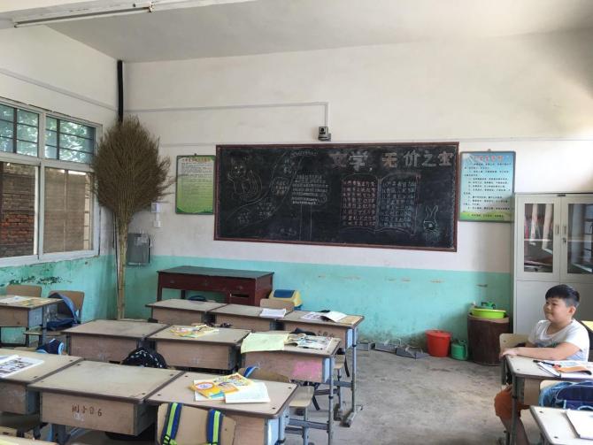 һ����ĿĿ�꣺  1������ѧϰ��240��������ѧϰװ������ʹ�Ϻõ�ѧϰ������  2������������3��������ѧУ�������ģ�����ѧ�������豸������ 