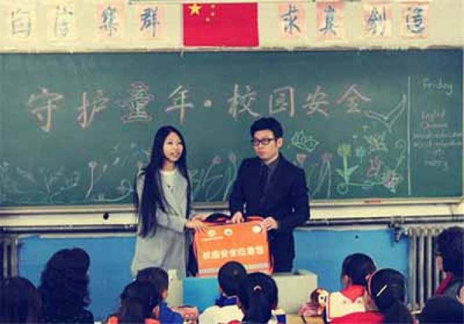 У԰��ȫӦ���������ʹ������С��Ϊͬѧ���ϵ�һ�ð�ȫ�����Σ����ⰲȫ֪ʶ�����У԰��ȫӦ��������Ʒ��