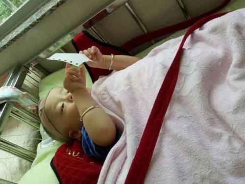 ����£�С�ϲ���ͻȻ���ٴε�ҽԺ��飬ҽ��˵����μ�鷢��С�ϼ�׵����̫���أ�ʯ���Ѿ����������ã������ѱ�ѹ�ȣ�����Ҫ���������������������Σ�ա� &ldquo;����С�ϵ�19��סԺ�ˣ�С��סԺ�Ĵ������±ȳ���һ���ӻ��࣡ϣ�����ܹ�����������һ�����ı���������Ҫ���ڲ�����&rdquo;���������ʵ�˵��