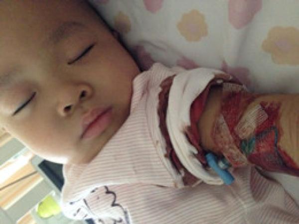 �����С�����һ����һ���չ��໴����ĵܸܵ�����Ѫ���ĸ�硣ÿ�������ڳ����ݸ�����֮�䣬ѧϰ��ô������Ѫ���������ڼ�ҲĿ���˰�Ѫ�������Ӵ����ĸ���ʹ�࣬���ǡ�����ʱ�����Ҵ�������˺���ѷεĿ޺����������¡��½�ͷ�����⣬���ԡ��β���Ⱦ��������40�ȡ����롢��Σ֪ͨ��