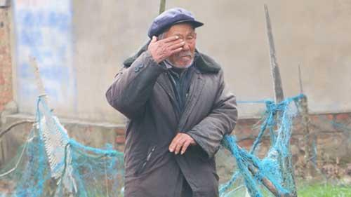 ����ĺ��䣬����ֻ���������ϲ��ܸ�֪�������ǵ����У�Ҳ��һƬ����������û��������飬�����ںϼ���Բ�Ĵ����Ҳֻ�ܺ�ƽʱһ���������������������������������ӡ����˶���ũ��ʱ�ڣ���Щ���˸��Ӹ��ܵ��˼�į�����¿ɸɵ�����������ļ��У�û�е��ӣ�û�����֣�ֻʣһ�ҹ¼š�