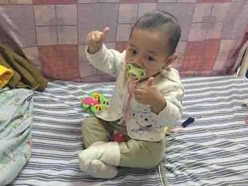 ���������������С����һֱ���ֲ������ֽ�����֢���Ϻ�������ֱ��26��ҽ��˵����������©�ˣ�Ҫ���ϰ�������©�������ڶ�������С�����ֱ��ƽ����������ڶ��ο��ز�©�����������У�С��������2��ʧȥ������������2�Ρ�ҽ��������������ӵİְ��Ѿ�ǩ�˷����飬����ǿ��С������ͦ�˹�����