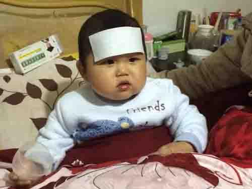 ���飬2014��7��1�ճ����ں���ʡ�人�У�С�һ������������㲻�ˣ����������ƣ�����û��Ч�����������˺���˥�ߣ�����ĸ�ĸ����û�����ü��úÿ�����һ�ۣ��漴���Ӿͱ�ת��ʡ������֢ICU����ʱҽ�������˲�Σ֪ͨ���ֱ�����������������ಡ����������Ժ13��󣬱��������ת��