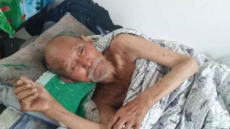 2�����˶���ס�ھ���Ժ������������ϱ������չˡ�