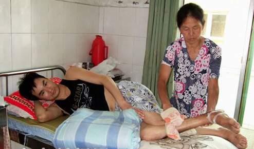 ���벡ħ����������������ȥ��1991���������ѧ�򹤡�1995�����Ӹ߿յ��䣬�����ء���׵�����Թ��ۣ�˫��̱֫����ҽ��Ԥ�����������ֻ�ܻ����ꡣ���ǵ�����ͥ���ѣ�ҽ��������&ldquo;�ؼҵȴ�����ʣ�µ�ʱ��&rdquo;��