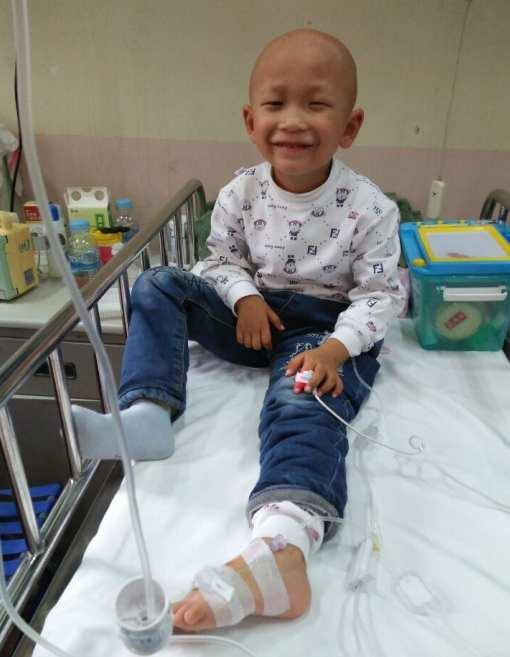 ��3����Ѯ��һ�죬С����ˣ��ؼҸо����ۣ��ְַ��ֺ�����������һ��������ϵİ��飬�������ȥ������ҽԺ���ҽԺ���ûʲô�󰭣����˵�����ҩ�ͻؼ��ˣ������ڳ��˰���µ�����ҩ��С�ε��������û�к�ת���������������ˣ�����Ҳ�����ˣ������������ƣ��ְִ�����ȥ�˹����ж�ͯҽԺ��