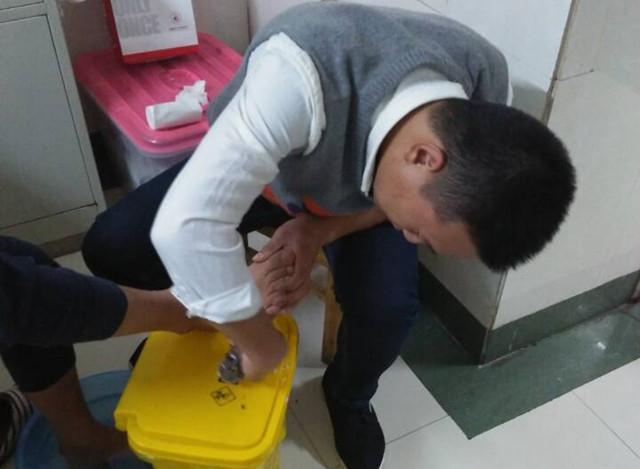 ���׳�ʱ�䲻��·�����ϳ��˺���һ��Ƥ���������䣬��������׶���һ����ˮ�ݽŹ�Ƥ��ָ��