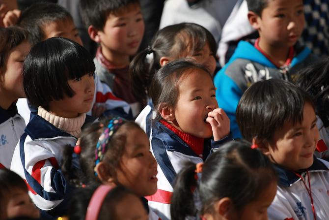 ͨ���������ֵ�������Ƶ�����ú�������ů�����ǵ�ͯ�꣬�ֲ�����û�л�������ĸ�����µĳɳ���գ����������ǰ�ȱʧ�µ����飬ͬʱ��ֲ��ֱ���ҳϡ������Ͱ���������&ldquo;С���㲥&rdquo;����ѧУ����ὲ���µĺ�������