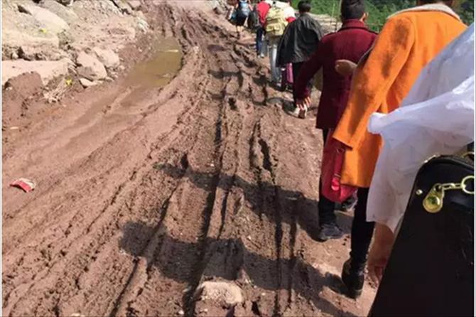 ���ǳ�����ʻ��;����·�жϣ�����·�β��ò��³����С���Щ�Գ�������˵�����߼��ѵ�·��������ȴ��ϰ��Ϊ����