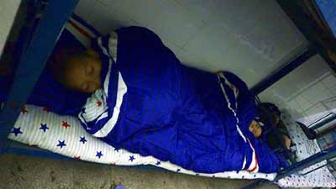 ������Ҫ��ʲô�� &ldquo;��һǧ��һҹ&rdquo;��Ŀÿ��ѧУ��ִ�з���Ϊ5378Ԫ�������������ݣ� ��1�����ȣ�Ϊÿ�����ᰲװһ��С���� ��1�����£�Ϊ����ÿ������һ��˯ǰ���£�Сѧ6�꣬����2�꣩ ��1����ѵ��Ϊ��ʦ�ṩһ��רҵ�Ĺ�����ѵ�����߷�ʽ�� ��1�λطã���鲿����ĿѧУ������1�λط� ��2�궽��������ÿ��ѧУ�ṩΪ��2��ĳ����������ϸ�ŷ��ź������� ��144����Ѷ��Ϊ��ʦ�����ṩÿ��2�ڵĽ�����Ѷ��6��ϼ�144�ڡ�  ��Ҳ����ζ�ţ�ÿ1����������6���˯ǰ���³ɱ�����27Ԫ����ƽ��ÿ��ѧУ200��סУ��10��������㣩�� ���ǽ�ͨ��΢�Ź��ںź�΢����ʱ������Ŀ������չ��������ע���ල���ǣ� ΢�Ź��ں�growinghome ΢��@��·Ӫ