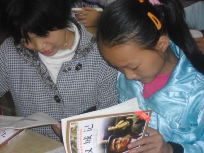 ֣���ܱߵ����У���Ƿ⡢������ƽ��ɽ�ȶ�ص����ض�ͯѧУ��У���ƾɡ�ȱ��������ʩ����������ʦ�����ձ�ƫ�󣬳�������ѧ�⣬û�����֡���������չ֪ʶ�̸������ǡ�