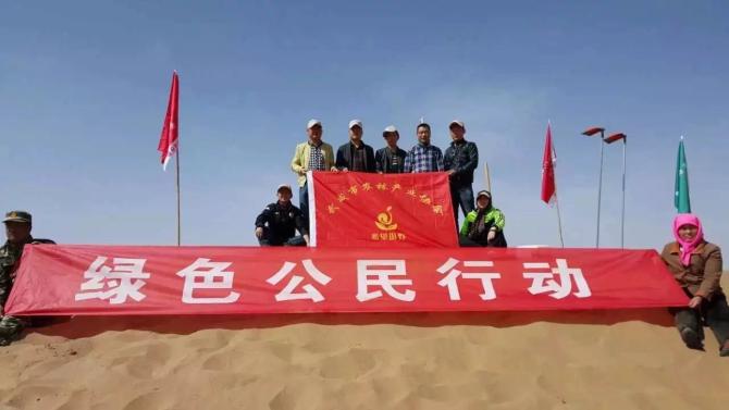 ɳĮ������Ĳݳ��˻���ʹ��������ʳ�õ����Ʋ����𽥼��٣�������ȫɥʧ�����ݱ�õͰ���ϡ�裬�������Խ��ͣ��ݳ�����������Ϊ�½���