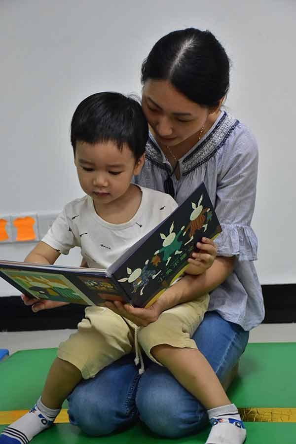 &ldquo;��������ң�Ŭ��������Ϊ���Ҹ��õ������Сʱ���������������������߰���&rdquo; &mdash;&mdash;������������Ů�ĸ���ʹ�����Ǻܿ�Ͷ�뵽æµ�Ĺ����У�׬Ǯ��Ϊ���ú��ӵõ����õĽ������ุܶĸȴ�����˺�����������Ŀ���&mdash;&mdash;���������ڽ��������˵���顣������ͯ�Ľ�����ǣ���������������ҳ����ġ�