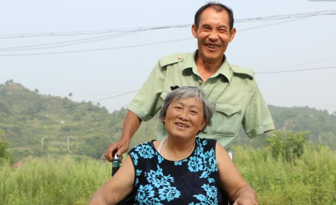 ����������ĸ�ס��������Ա�������١�����ѹ�����󡢼�ͥ��Ԫ�ṹԽ��ԽС����ᱳ���£�Խ��Խ������˿�ʼ���ؿճ����������ٸ������ѣ�����������������Ĺ¶����į��