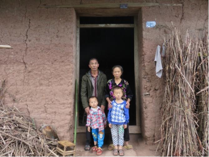 ��î����ĺ��ӡ�Ŀǰȫ��û�д��ѧУ�����ں���ֻ��ѡ�����ٽ�������ѧУ�����������ѧУ��ѧ��ѧϰ����ʮ�ּ�ࡣ����һƬ���ߵ����飬�ڵȴ���������ů��������Ҫ�����㻤��������Ҫ��ĸ���ʺ���չˡ����ǵ�������Ҫ�ذ��ͺǻ�������Ӧ�õõ�����İ����ע��