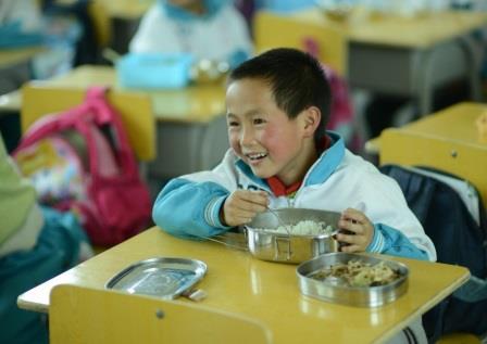 �����������˵�������ٳ�һ������ܣ��ٺ�һ�����ȣ�����һ�γ��⳵����ʡ�µ�Ҳ����ֻ10��Ǯ������������10��Ǯ���Ϳ�����һ��ƶ�������ĺ��ӣ� һ���е�ÿһ��У�Ͷ�����������ţ�̣� ��һ���е�ÿһ�ٵ�У�Ͷ��ܲ����㹻���⣻ �����ԣ������е�ÿһ��У�Ͷ�����һ��������