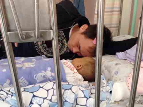 ��Ȼ����ᶨ�ؾ�ξ�Ů�����������ķ���Ҳ��Ҫʮ����С���İְ�֮ǰ����򹤣�ÿ��Ҳֻ����ǧ��Ԫ�����룬������Ϊ�˺��ӵ�������Ҳʧȥ�˹�����һ���˵�������Դ���������⣬����Ҫ˵�������ˡ��������ľ��񼸺����������շ���ӵ������ѣ���Ϊ��ĸ�������޷��ֵ�Ů���Ĳ�ʹ�����絶�