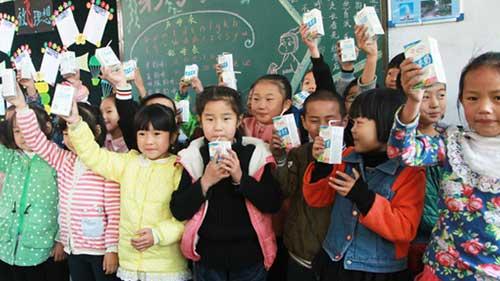 ����ÿһ�ݰ��Ķ�����ŨŨ��ů�⣬ͨ��һ����ţ�̣�ũ�庢��&ldquo;Ӫ��ƶ��&rdquo;����״���õ����⡣�������Ĺػ���֧�֣������ǾͿ��Ը����֡��������سɳ���