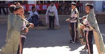 ���Ͼ�Ҫ��һ�ˣ�Ϳ��ʦ��������Ϻ��������־��ŵ���ʦ���Ϻ�����ѧԺ���Ϻ�����ѧԺ��ѧ��һ���ٴ�̤�����ϵ�����֧��֮�ã���һ�Σ�Ϳ��ʦҪ�������Ǵ�ȥ�����ٶ����־��ŵ����־�̲İ�������Ⱥ���ÿɰ�������С���ѷ����Լ��ܸ�����Ĳ��ܣ�Ϊ���Ǵ����������ǵ���һ���ᡣ