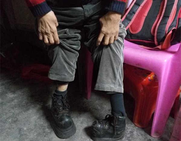 ��ͨ������С��ׯ����û�й�����ͨ�����ų�һ����һ������˫�ճ���ȥ�ҹ�������ĸ�ս����ϵ����ݣ����ӿ�����ѧ�����񣬳�Ϊ����ʹǰ�е������������ļ��п����ܹ���һ˫������������˫�ȣ��ָ����������������ͥ���ص���