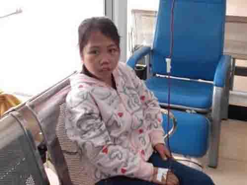 ľ������һ��������Ѫɫ������ƽ����ز���ϸС��˫�ȣ���С�����ģ���һ�ۿ���������ض���Ϊ��ֻ��һ���ڶ�Сѧ���꼶��СŮ��������ʵ���Ѿ���20�꣬��ͬ��Ļ���Ѿ������ͤͤ��������������������������õ�δ����ͼʱ������ֻ��ÿ��������ҽԺ��·�ϣ����ϲ��������ۡ�