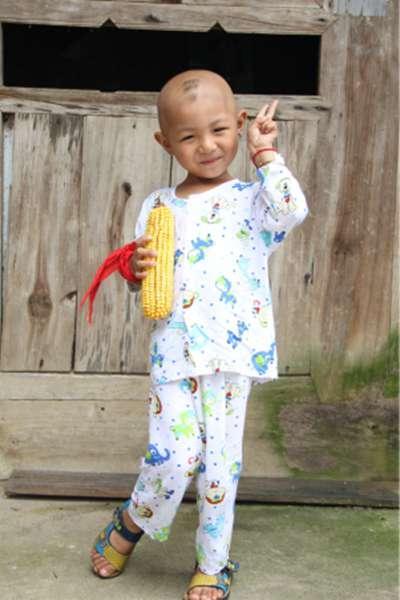 �����ǲ��һ��ϰ�Ѫ��  ���Ƕ��Ǽ�ǿ�ı�����2012��10��3�գ�Զ�޵��齭��������ƽ���������Ů������ӱ����һ������С�ӣ�ȡ����ơ�2015���ͯ�ڸչ���С�����·ʱ��˵ϥ��ʹ��ͬʱ��ɫ�Ұס���ǻ�������ձ�ȷ��Ϊ�����ܰ�ϸ����Ѫ������ľ������Ƿ�µĽ�û���壬�������˴󲡣�