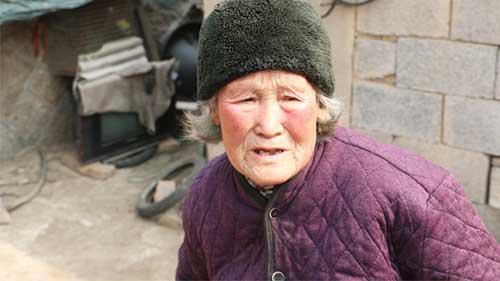 ����Ŀ���¡�80����������Ѿ���ʮ����û�����Լ�Ψһ�ĺ����ˡ����Ķ�����14���ʱ�����ҳ��ߣ�һ���˵�������ƴ����ʼ��ʱ��ÿ�껹�ᴫЩ��Ϣ����������������ʧ����Ѷ�����ڣ���̫̫�չ����ж�������ϰ飬�Լ�Ҳ�Ƿ������β������ߡ�