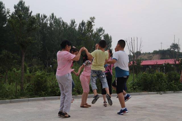 �ڳ﷢Ʊ��ȡ��ʽ������֮�����ὫΪ�����100Ԫ���������ϵľ����߿��߾����վݡ���Ҫ�����վݺ;���֤��İ����û��뽫��������������Ʊ̧ͷ����������ͼ���绰����ַ����Ϣ��������yinyuezhiguang@126.com���ж��������κ����⡣