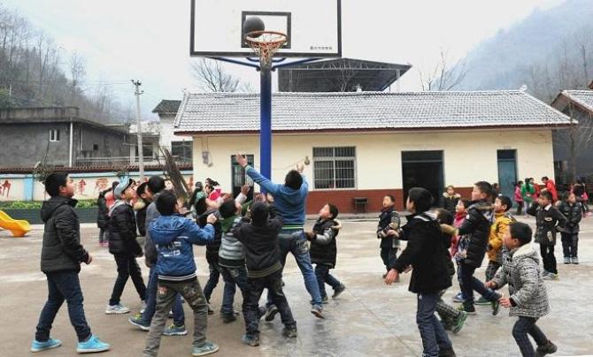 ��������ô����ͨ����������������Ʒ�������������������庢���ǵĹذ������ӣ�ͬʱ��Ϊ��������ש���ߡ�&ldquo;�����ֲٳ�&rdquo;�ڰ��������Ǽ�ǿ�������������ͬʱ��Ҳ�������Ǽ�ǿ�Ŷ�Э�����������صĹ¶��������Ǵ��Լ������ţ����Ľ����ĳɳ���