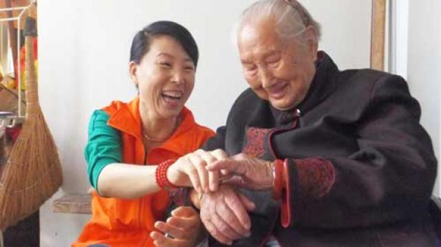 2��Ϊ���ϻ�����ҽԺ��������֢���������ṩרҵ����ǻ�����5000�˴Σ��幤־Ը�߲μӷ������ͼ���ͨ����ÿ��30Ԫ/�졣���ƣ�150000Ԫ�� ��Ŀ�ϼƣ�180000Ԫ��